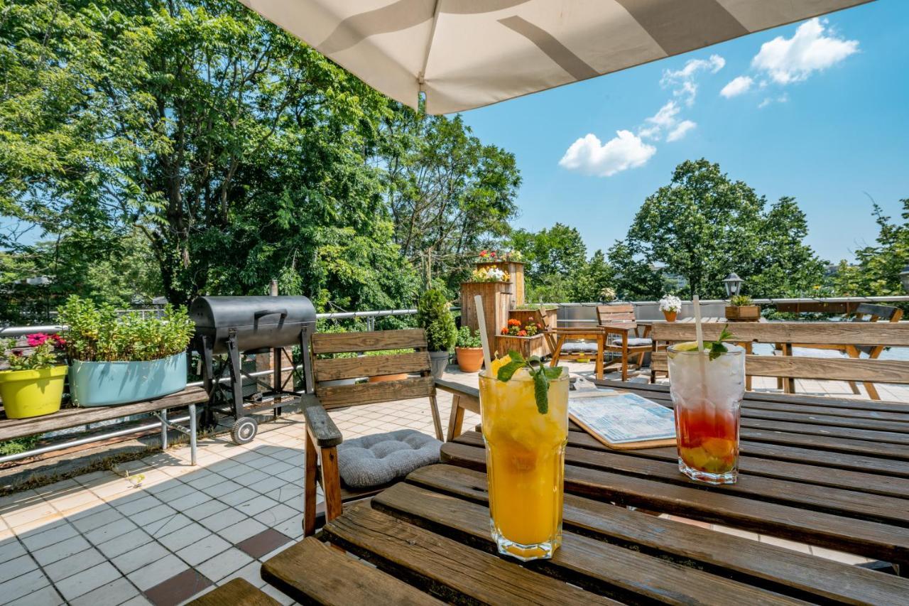 بيت شباب آيلاند بودابست المظهر الخارجي الصورة The terrace of the restaurant