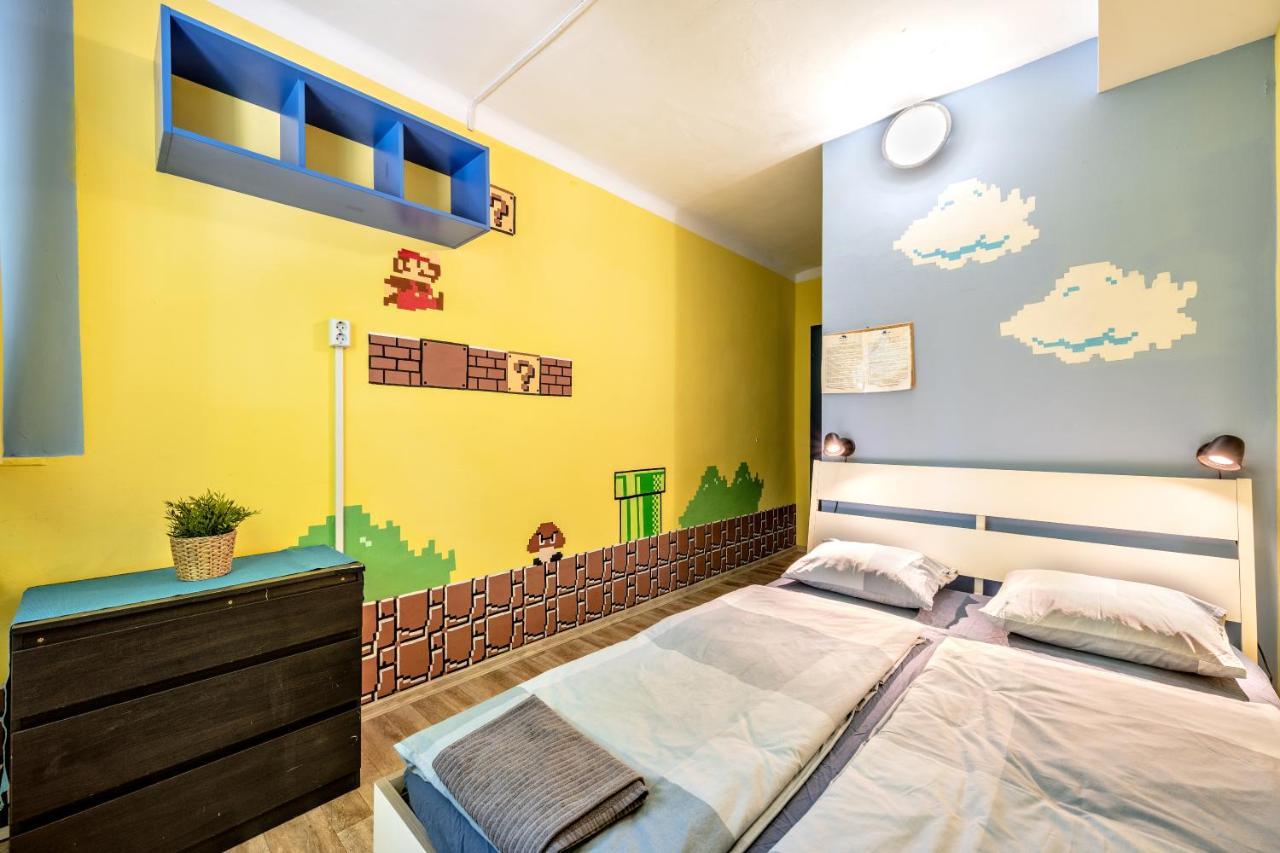 بيت شباب آيلاند بودابست المظهر الخارجي الصورة A Super Mario themed room at the Super Mario Hotel