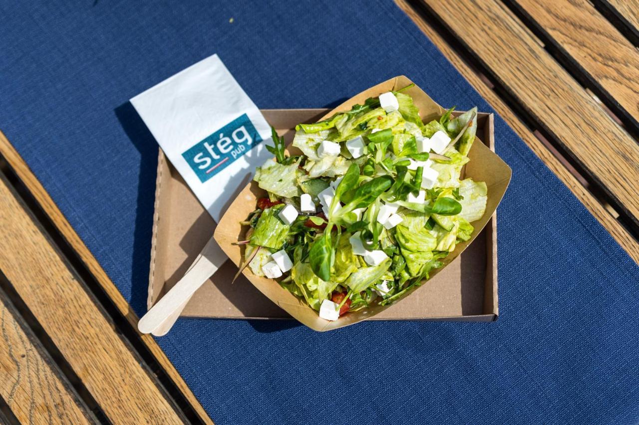 بيت شباب آيلاند بودابست المظهر الخارجي الصورة A salad from Stég