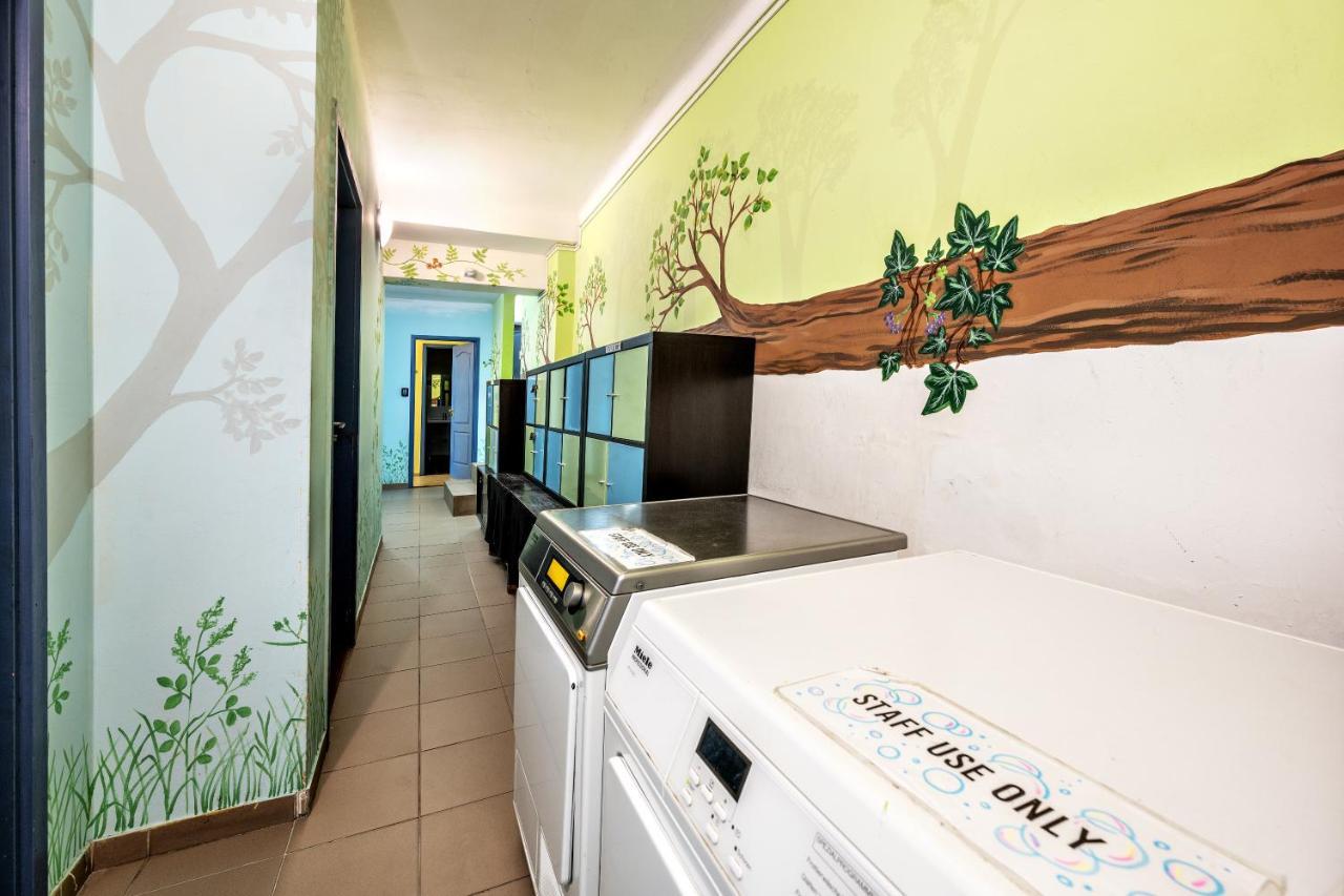 بيت شباب آيلاند بودابست المظهر الخارجي الصورة Laundry facilities at the hotel