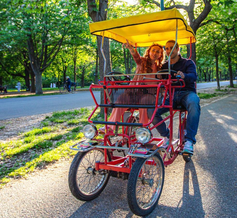 بيت شباب آيلاند بودابست المظهر الخارجي الصورة A quadracycle