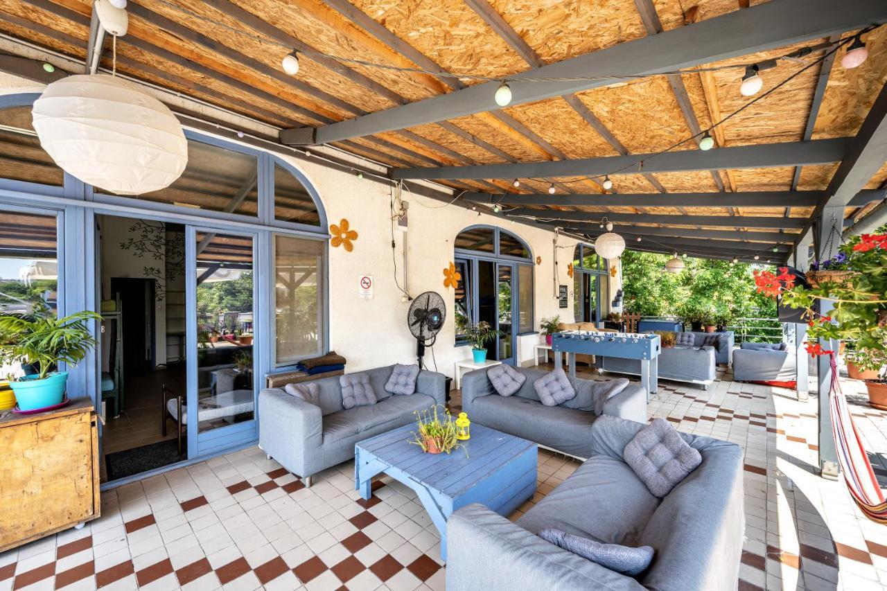 بيت شباب آيلاند بودابست المظهر الخارجي الصورة The veranda of the villa