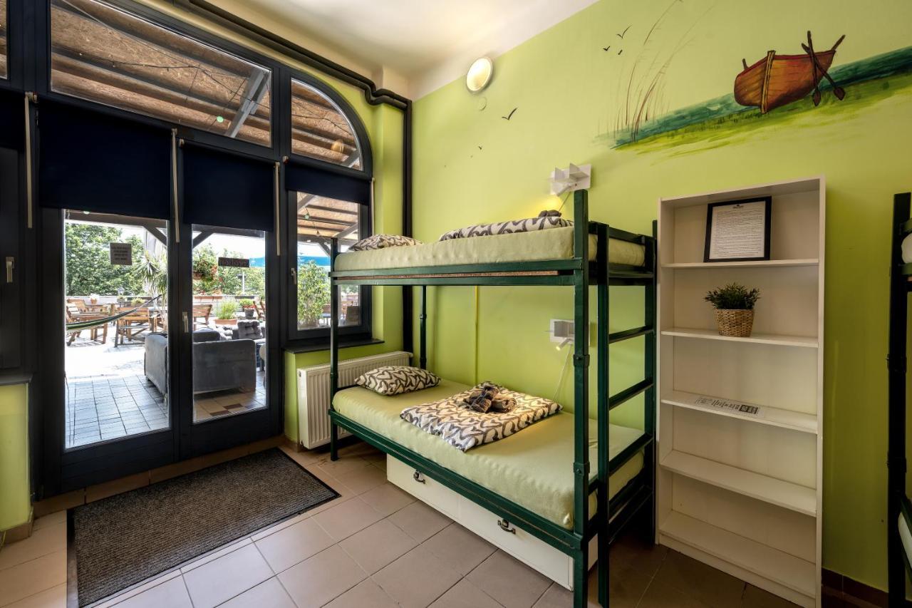 بيت شباب آيلاند بودابست المظهر الخارجي الصورة Hostel in Poland