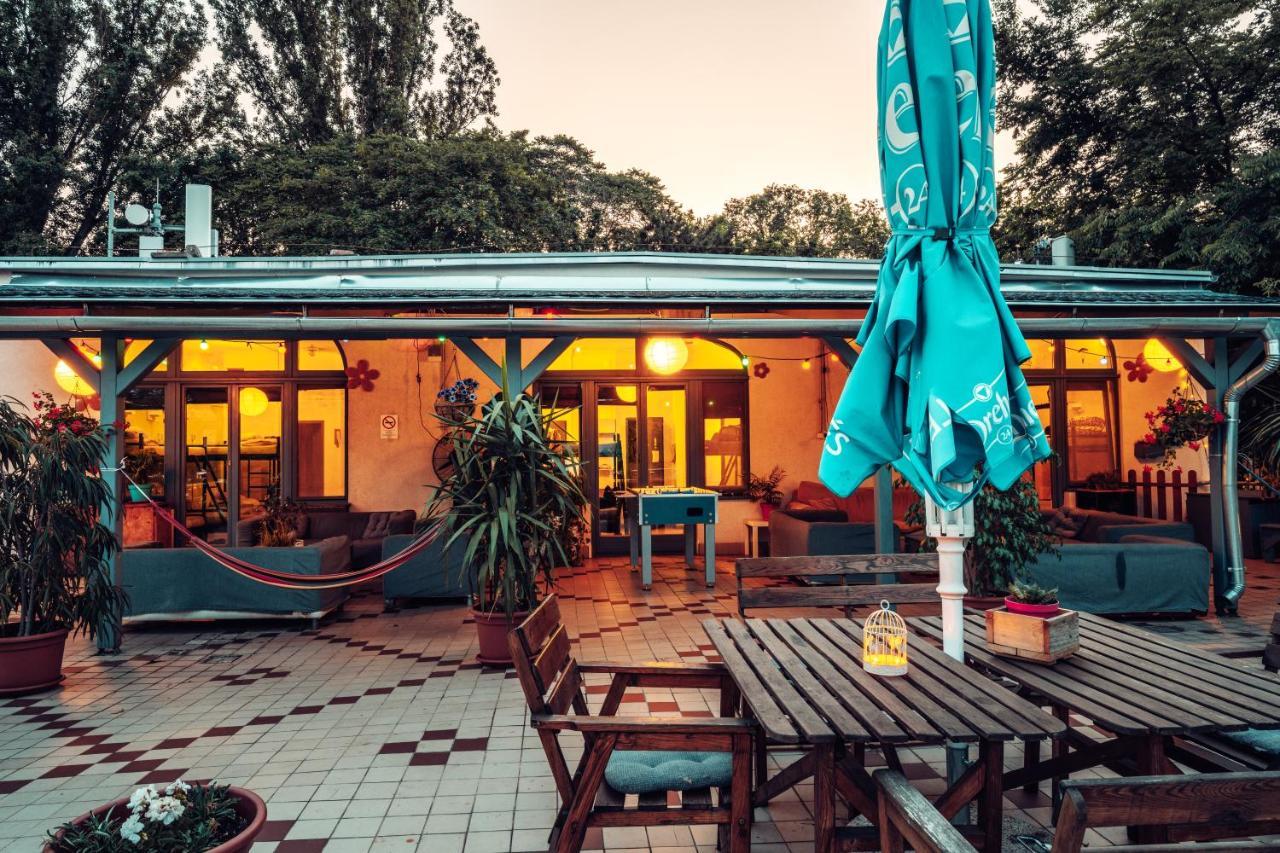 بيت شباب آيلاند بودابست المظهر الخارجي الصورة The restaurant at the station
