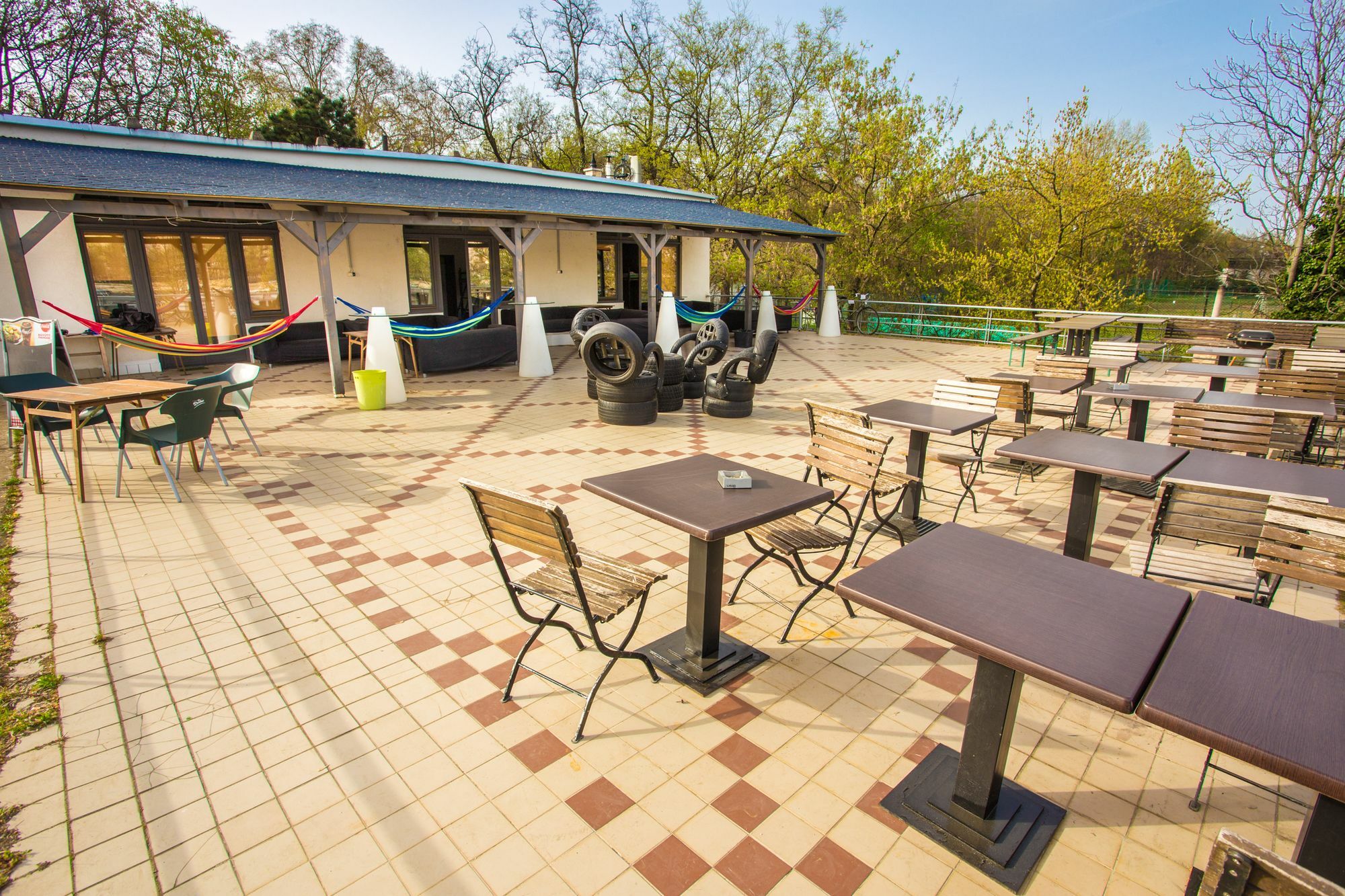 بيت شباب آيلاند بودابست المظهر الخارجي الصورة The terrace of the restaurant