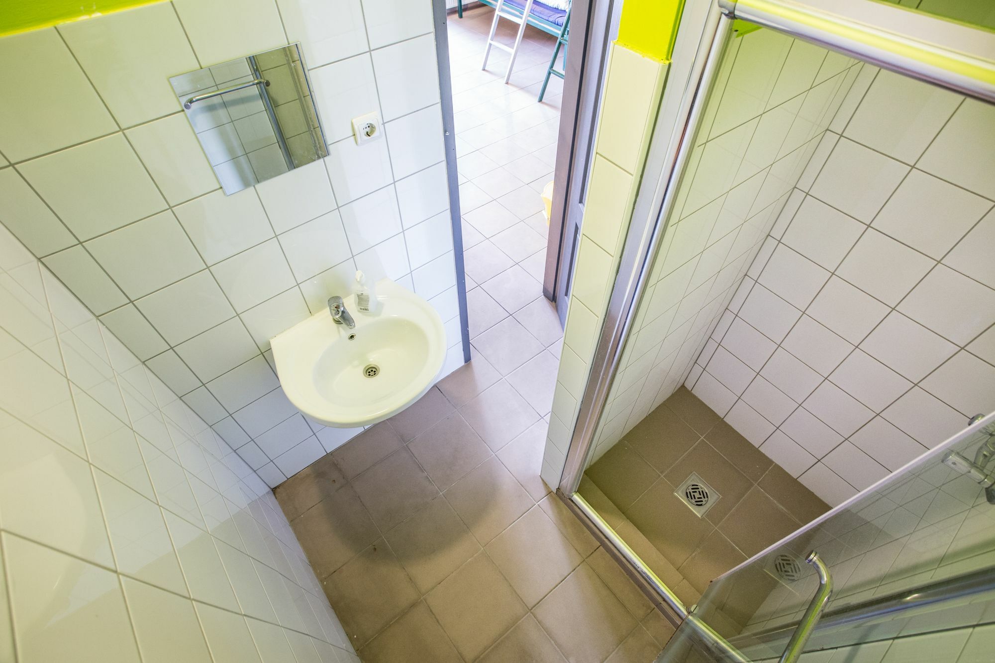 بيت شباب آيلاند بودابست المظهر الخارجي الصورة A wet room